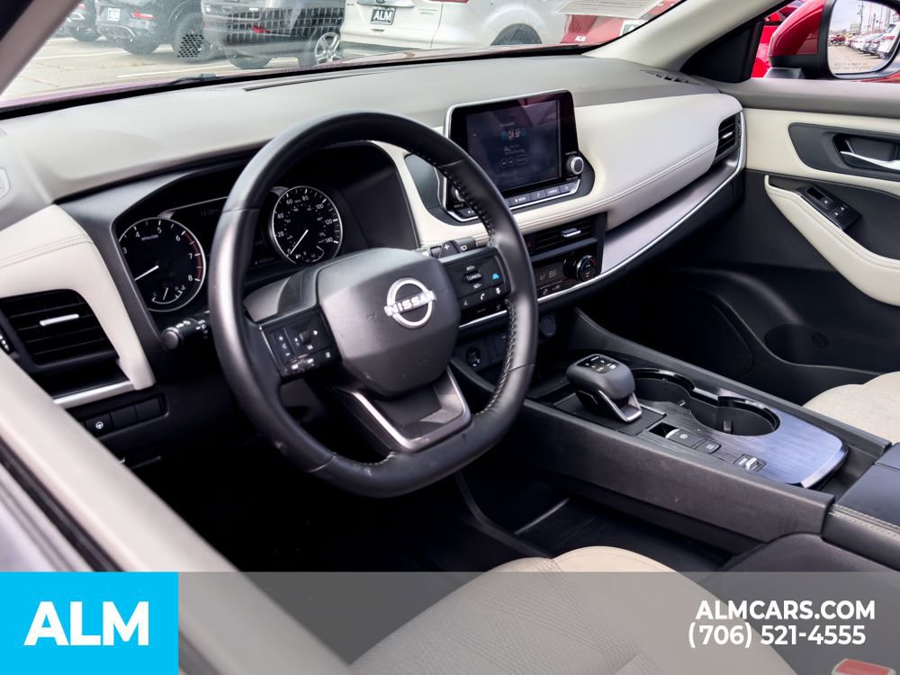 Used 2025 Nissan Rogue SV image 8