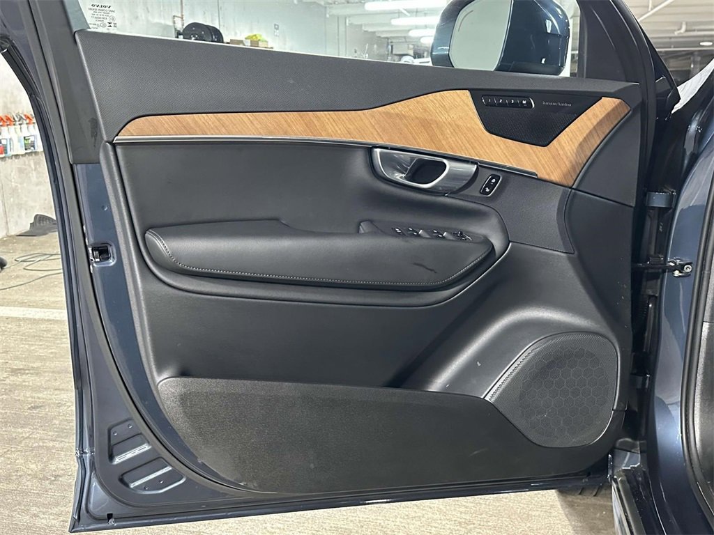 Used 2024 Volvo XC90 B6 Plus image 11