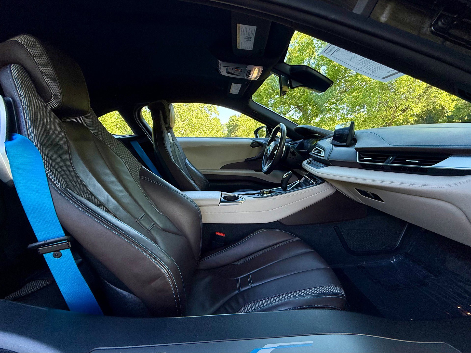 Used 2019 BMW i8 Coupe AWD/4WD image 16