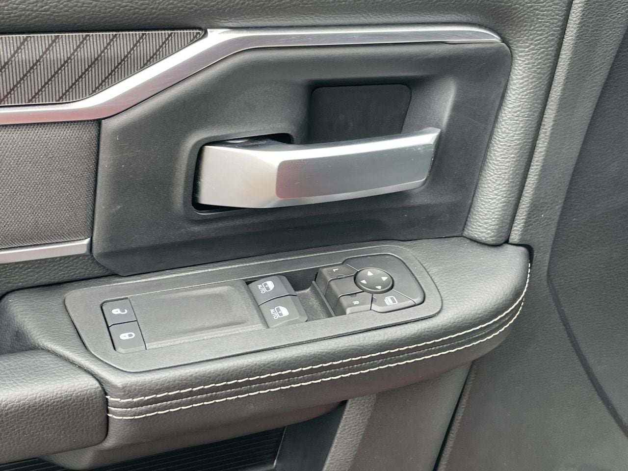 New 2026 RAM 5500 4x4 Regular Cab image 27