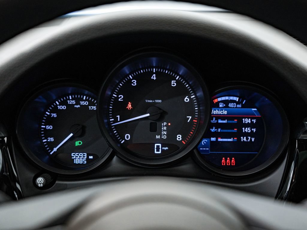 Certified 2025 Porsche Macan AWD/4WD image 31