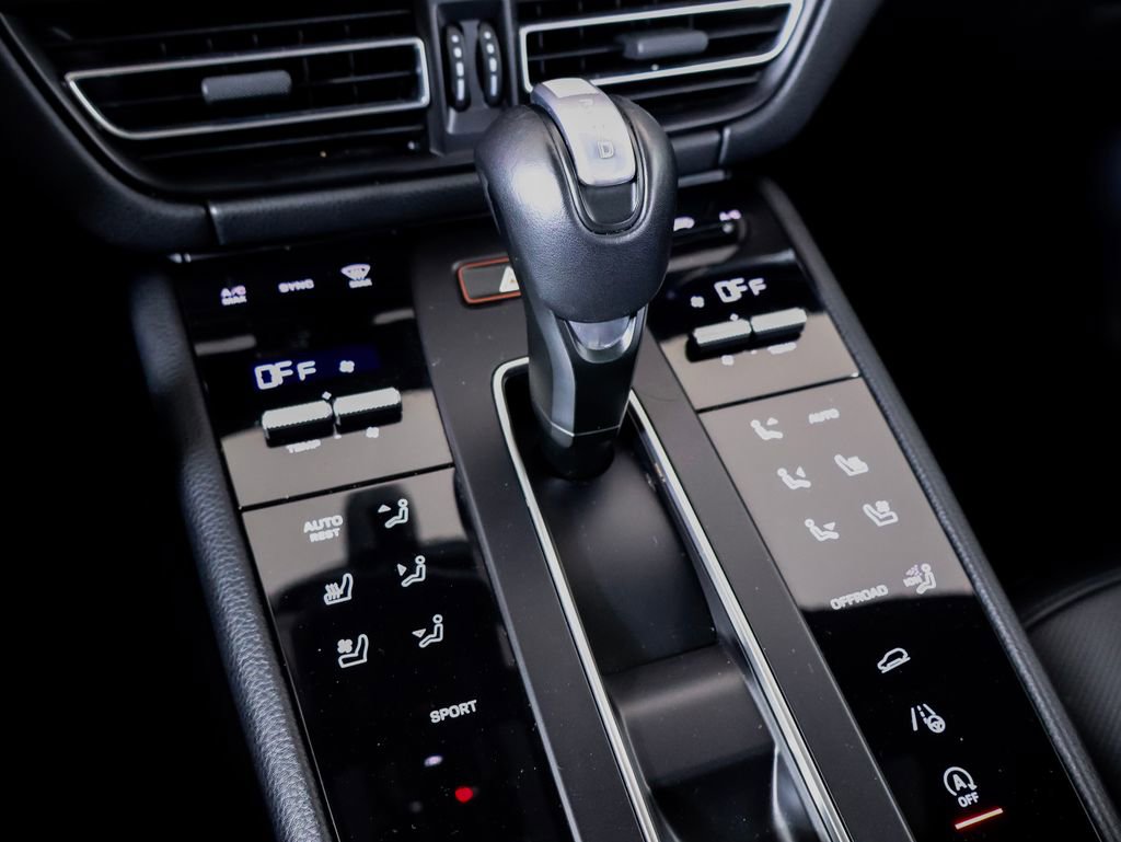Certified 2024 Porsche Macan w/ Premium Plus Package image 17