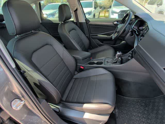 Used 2023 Volkswagen Jetta SE image 22