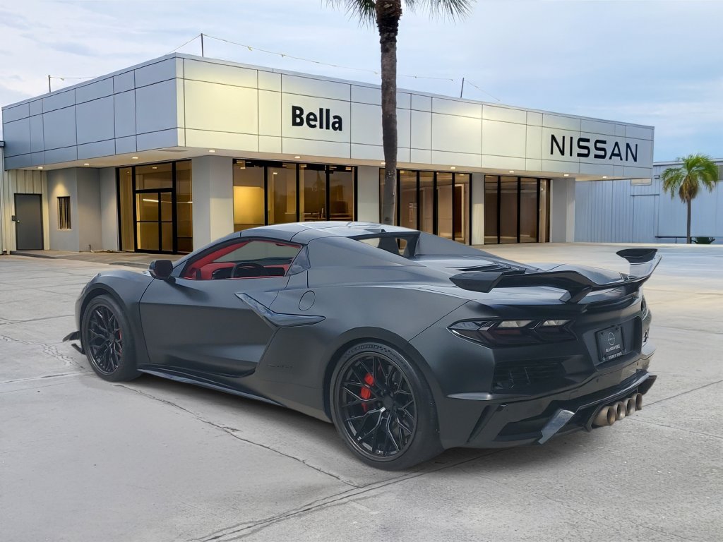 Used 2024 Chevrolet Corvette Z06 w/ Z07 Performance Package RWD image 4