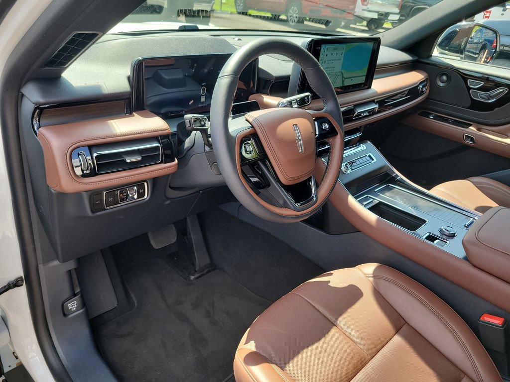 Used 2025 Lincoln Aviator Reserve w/ Jet Appearance Package RWD image 18