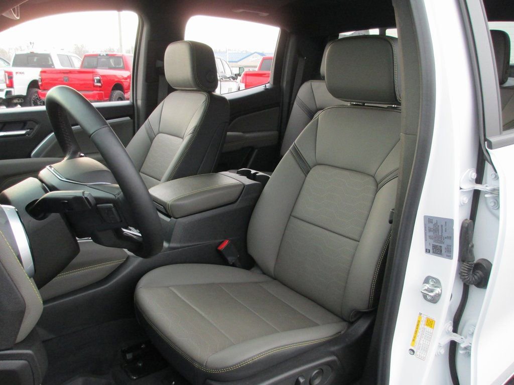 Used 2025 Chevrolet Colorado ZR2 w/ Technology Package image 19