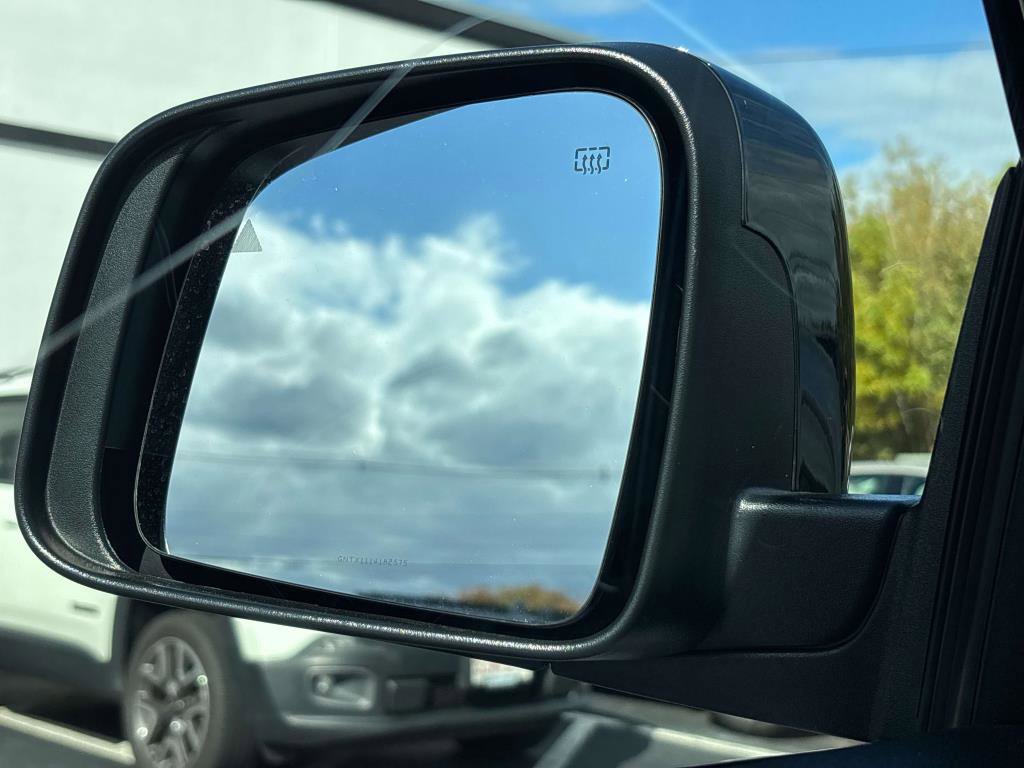 Used 2019 Jeep Grand Cherokee Laredo image 18