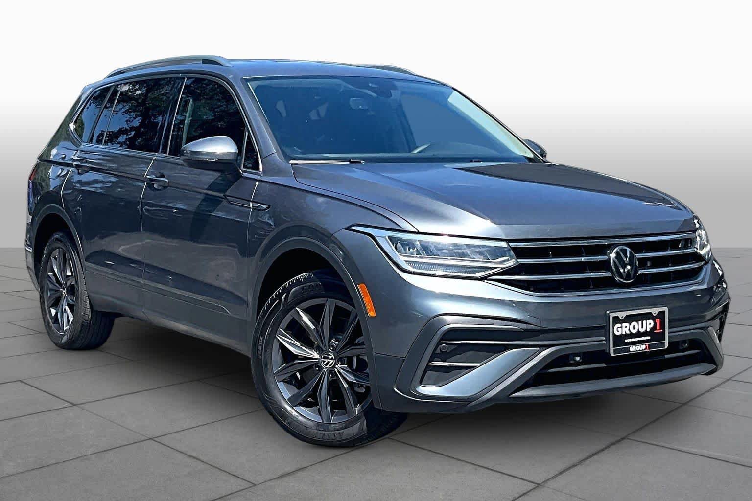 Used 2024 Volkswagen Tiguan SE FWD image 3