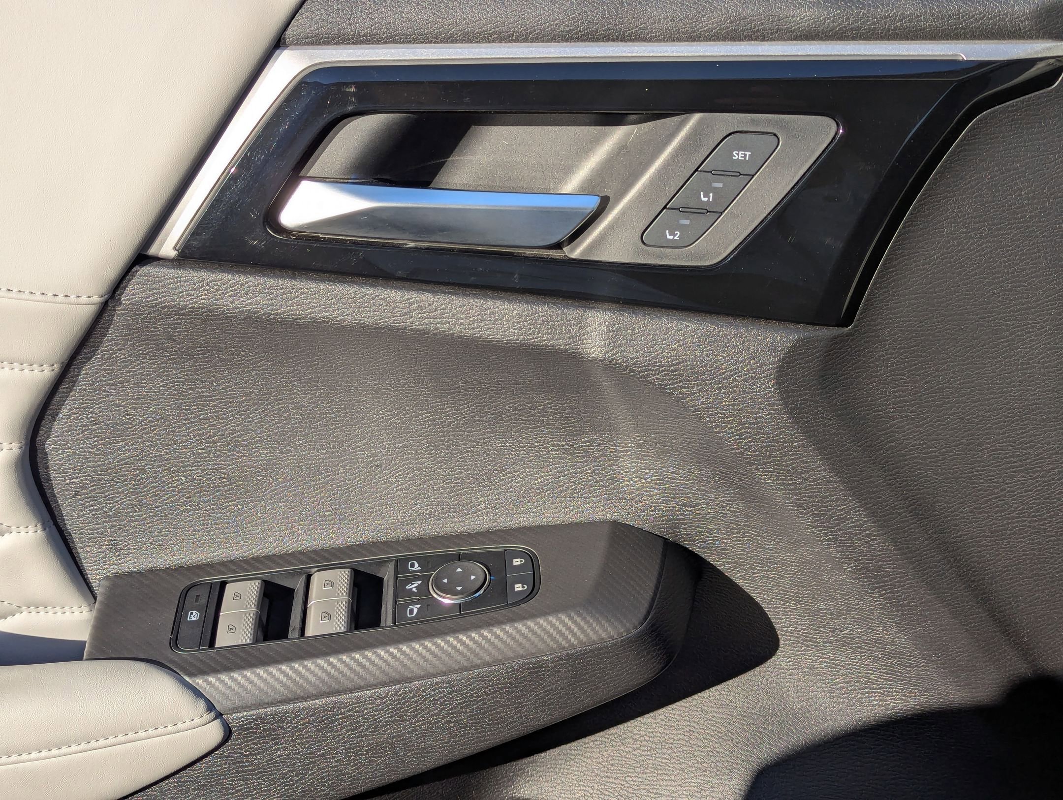 Used 2025 Mitsubishi Outlander SEL image 11