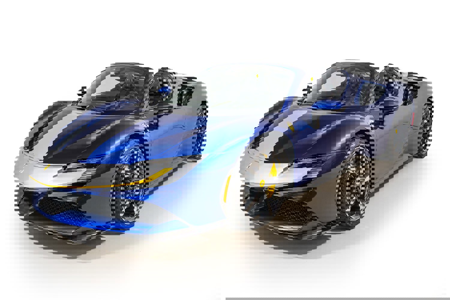 Used 2022 Ferrari SF90 Spider image 2