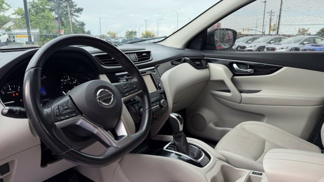 Used 2018 Nissan Rogue Sport SL w/ SL Premium Package FWD image 12