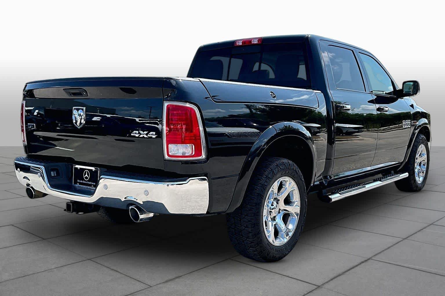 Used 2017 RAM 1500 Laramie w/ Convenience Group AWD/4WD image 13