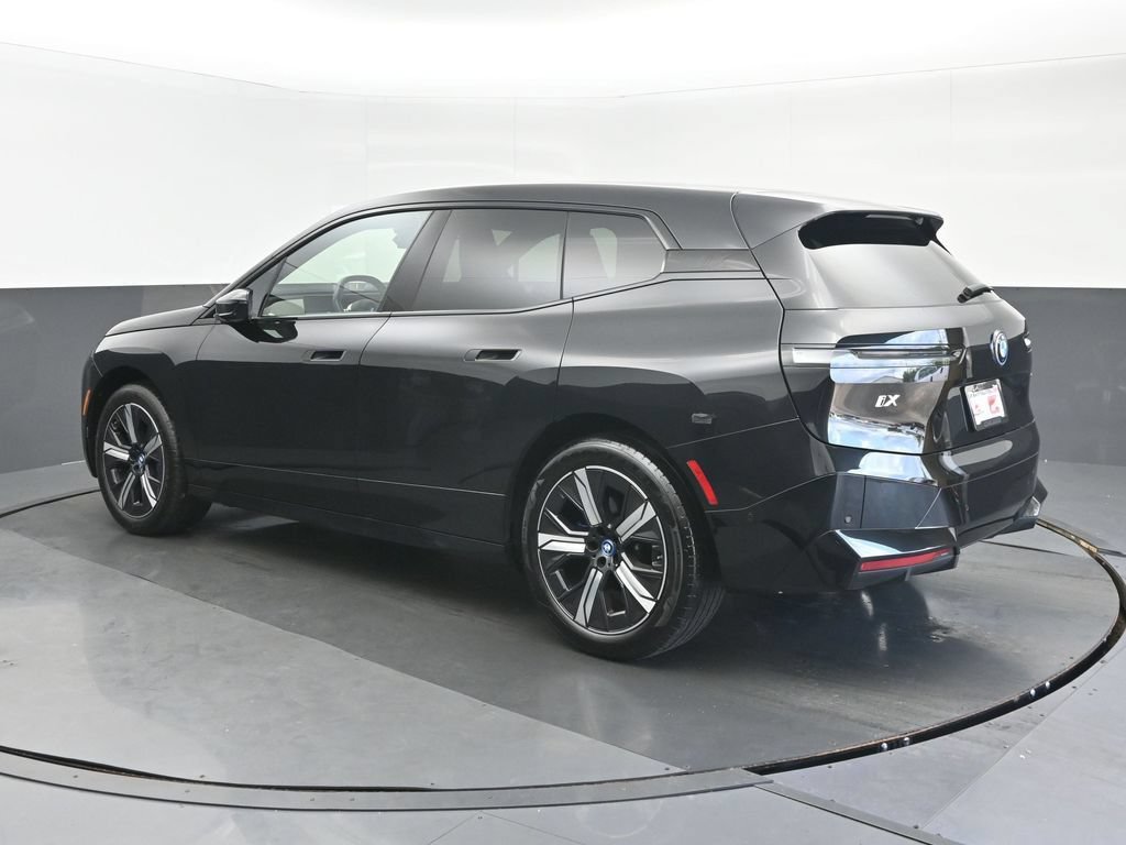Used 2024 BMW iX xDrive50 w/ Premium Package AWD/4WD image 5