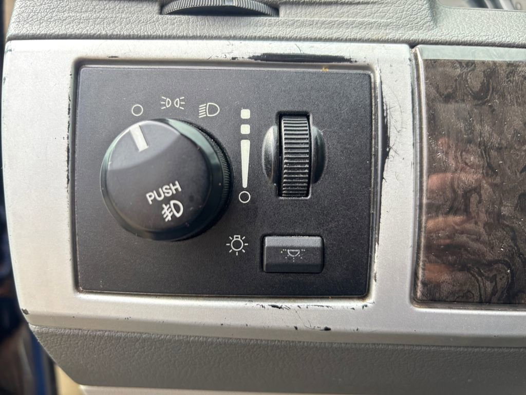 Used 2010 Dodge Grand Caravan SXT FWD image 19