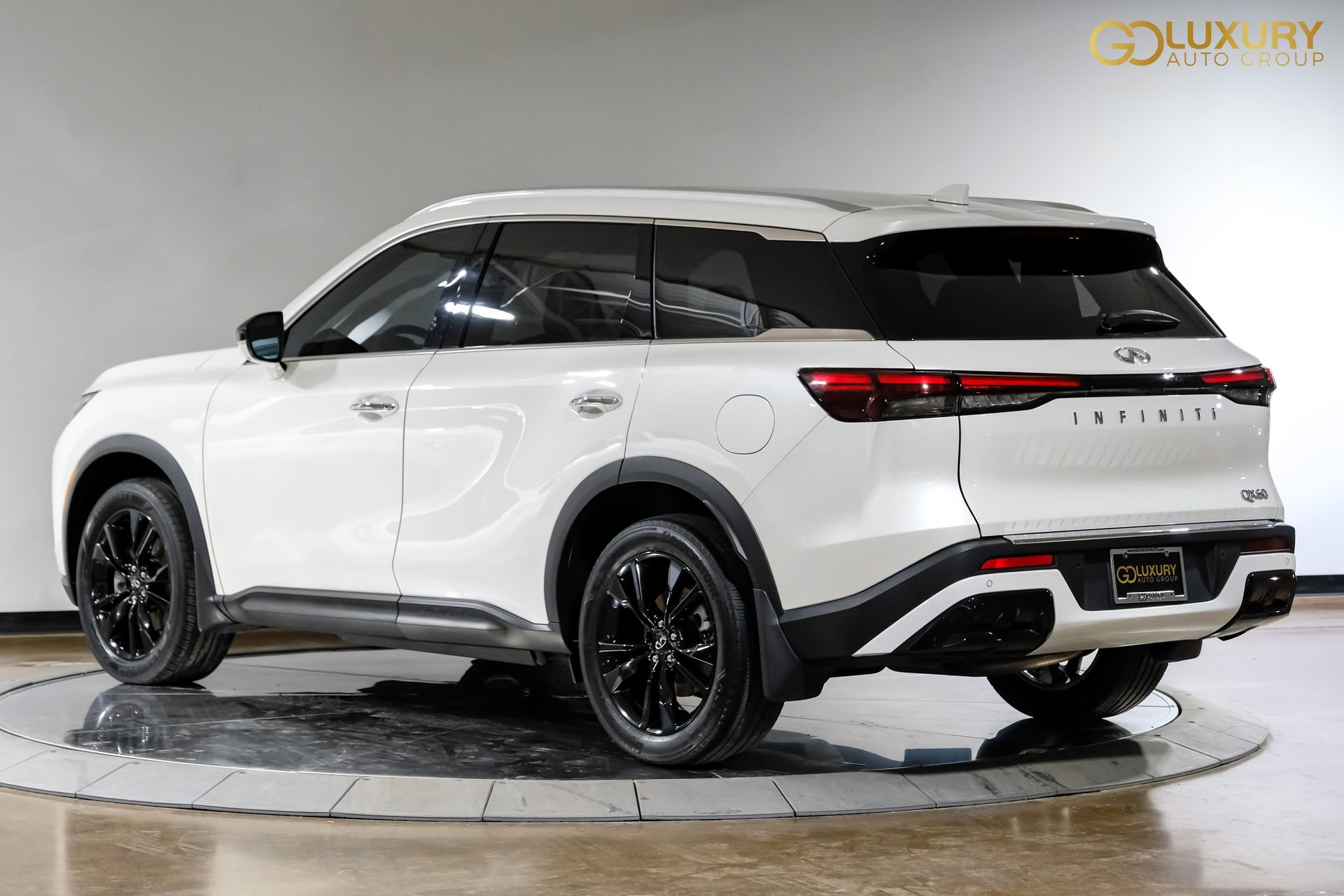 Used 2023 INFINITI QX60 Luxe w/ Vision Package image 12