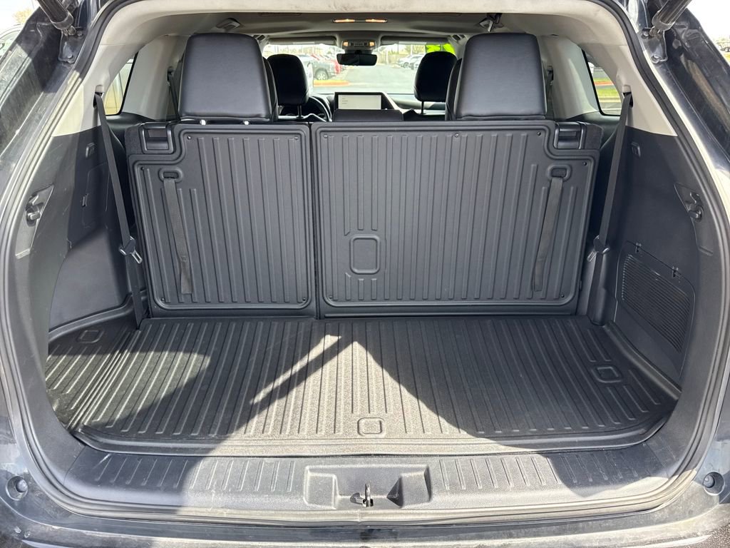 Used 2023 Toyota Highlander XLE FWD image 27