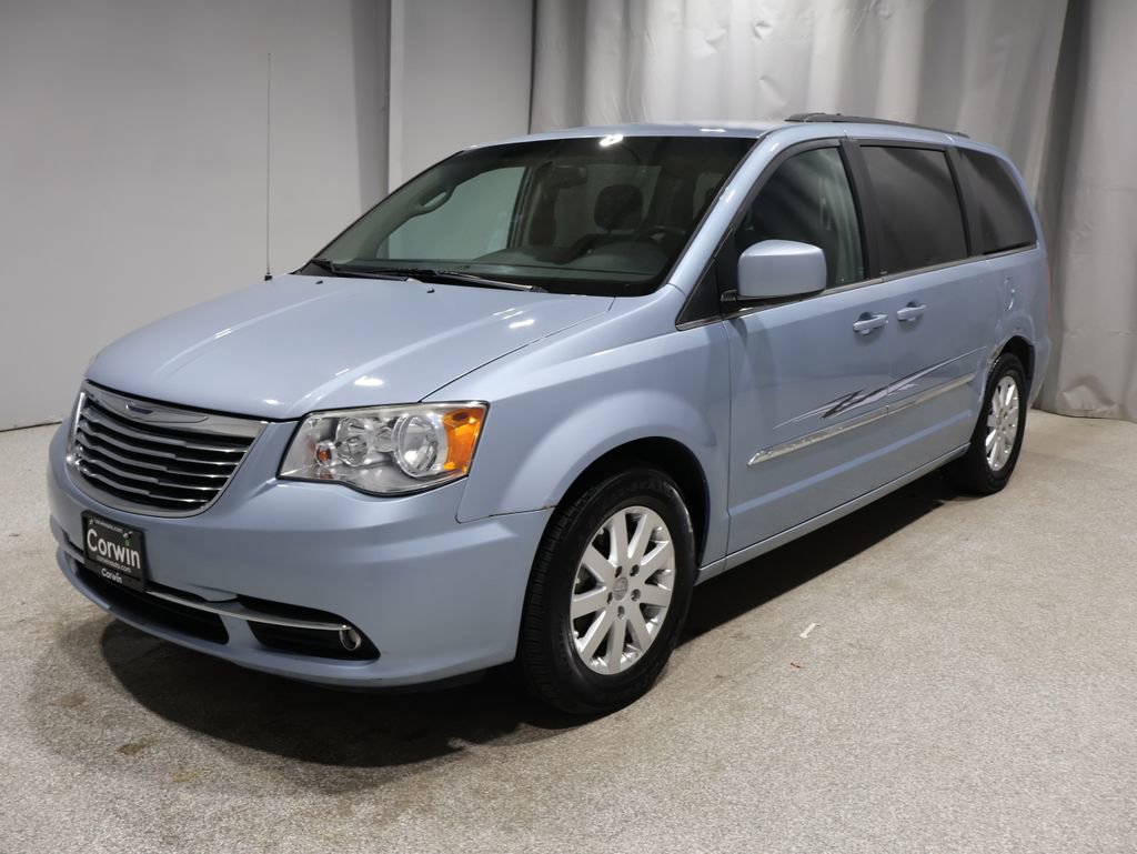 Used 2013 Chrysler Town & Country Touring image 5