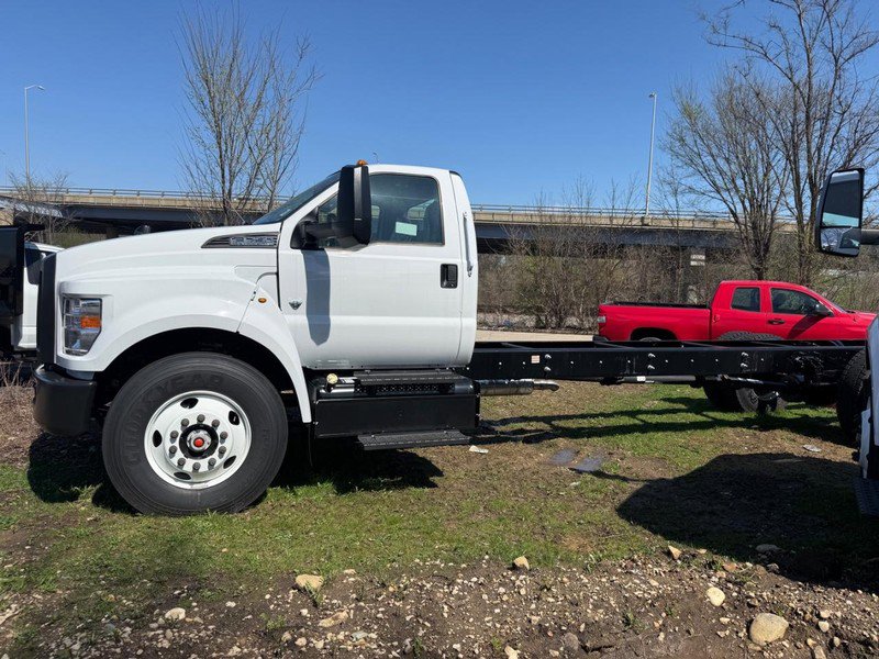 New 2027 Ford F750 2WD Regular Cab Super Duty image 2