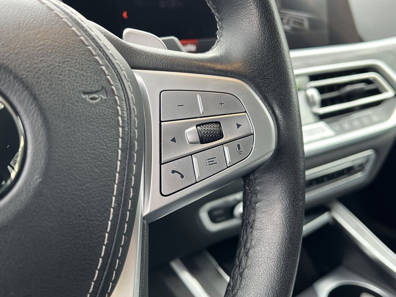 Used 2022 BMW X7 xDrive40i w/ Premium Package image 29