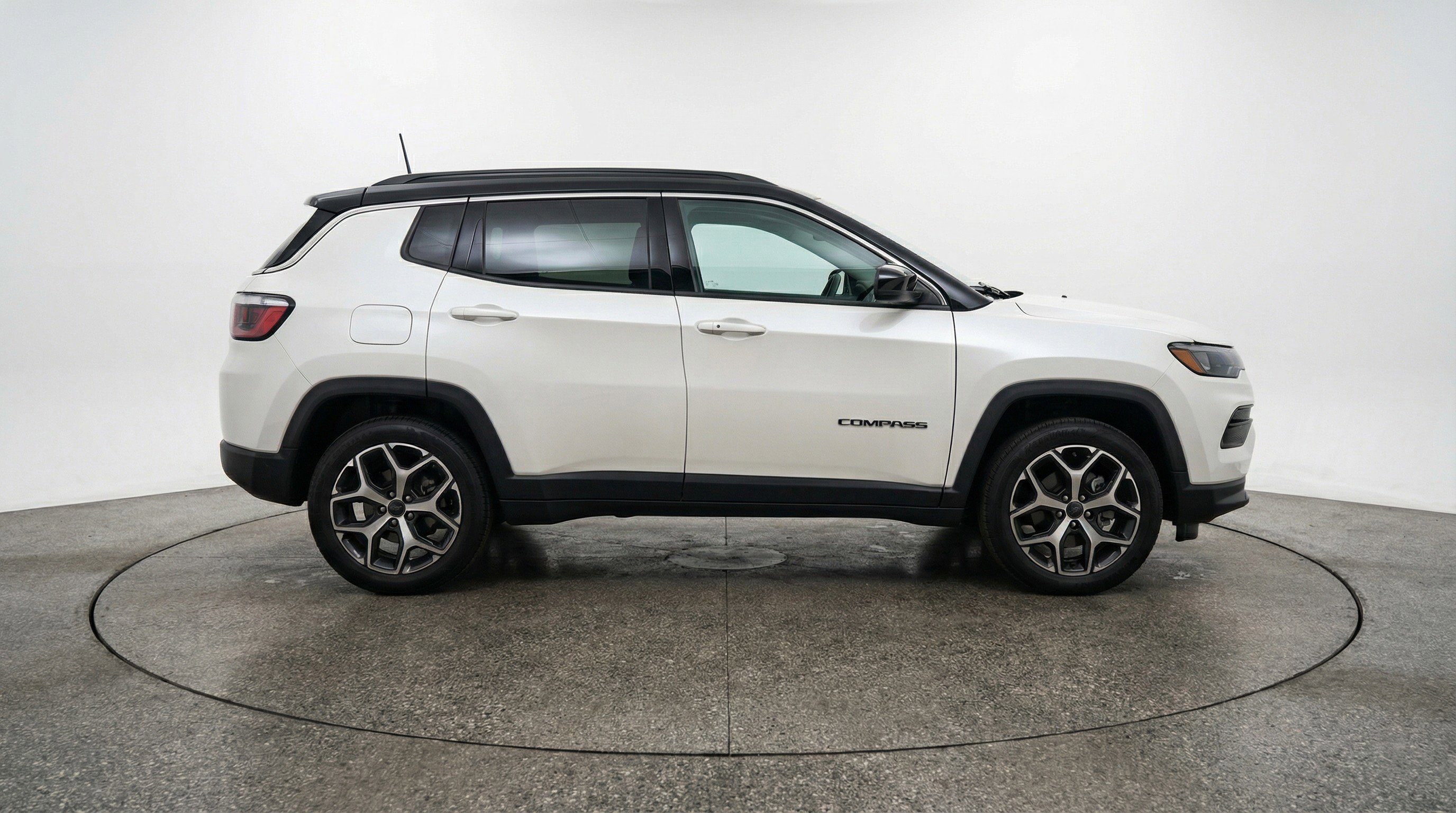 Used 2025 Jeep Compass Limited AWD/4WD image 11