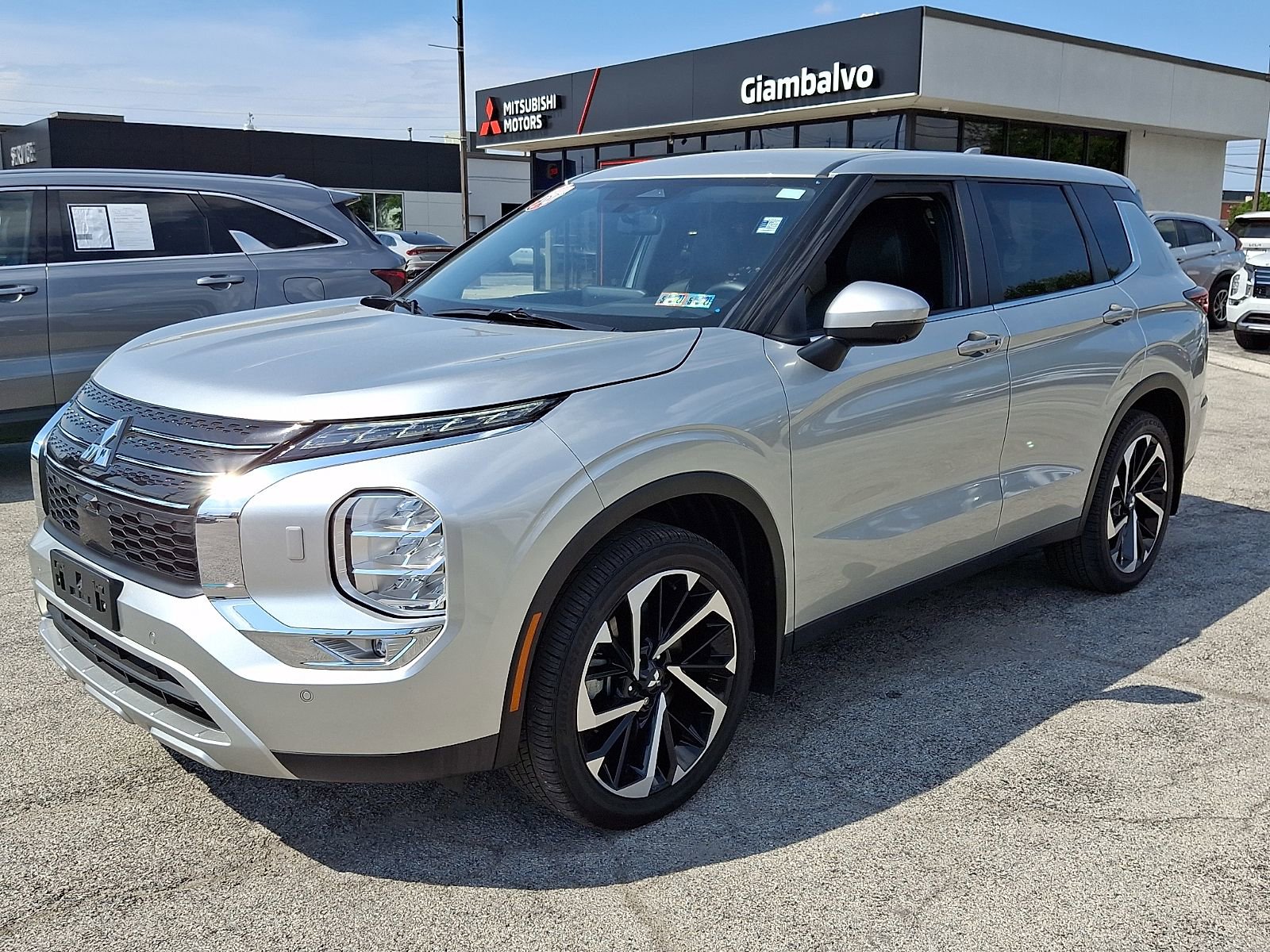Used 2024 Mitsubishi Outlander SE AWD/4WD image 3