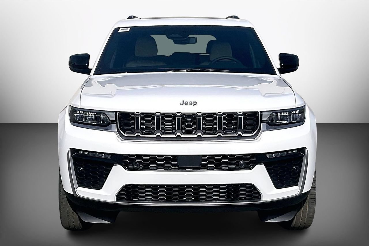 New 2026 Jeep Grand Cherokee Limited w/ Luxury Tech Group II AWD/4WD image 3
