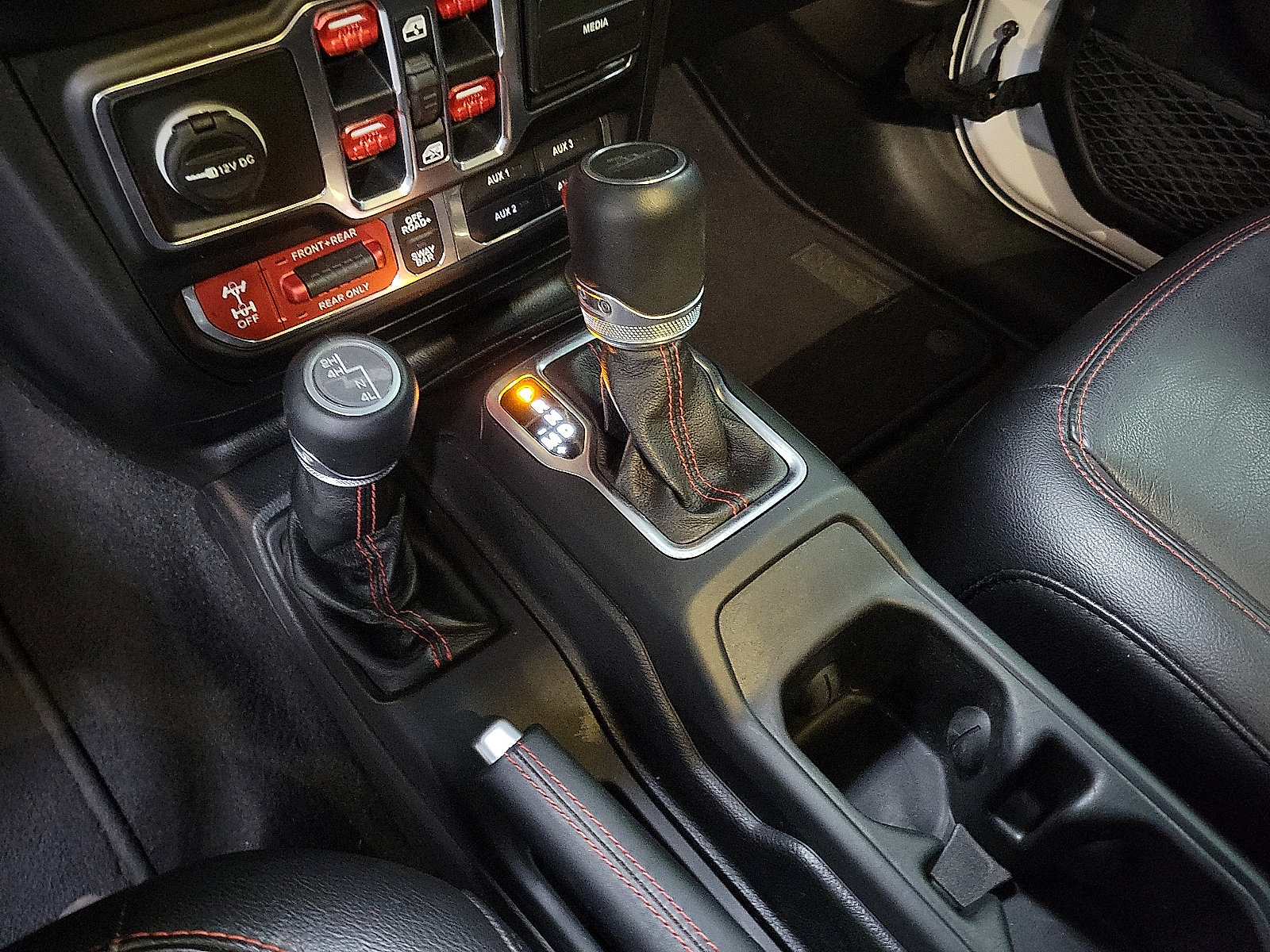 Used 2020 Jeep Gladiator Rubicon AWD/4WD image 17