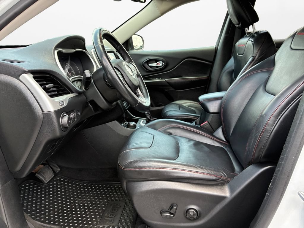 Used 2014 Jeep Cherokee Trailhawk w/ Comfort/Convenience Group AWD/4WD image 19