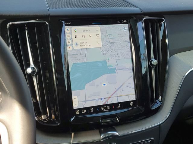 Used 2025 Volvo XC60 B5 Plus image 13