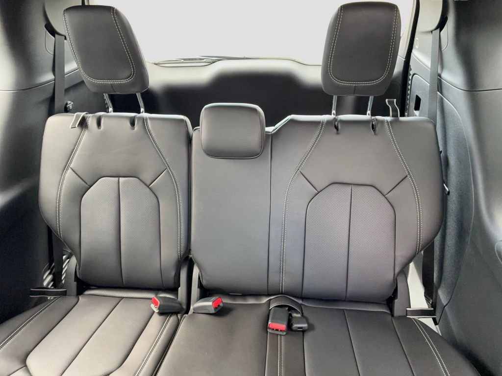 New 2026 Chrysler Pacifica Select AWD/4WD image 21