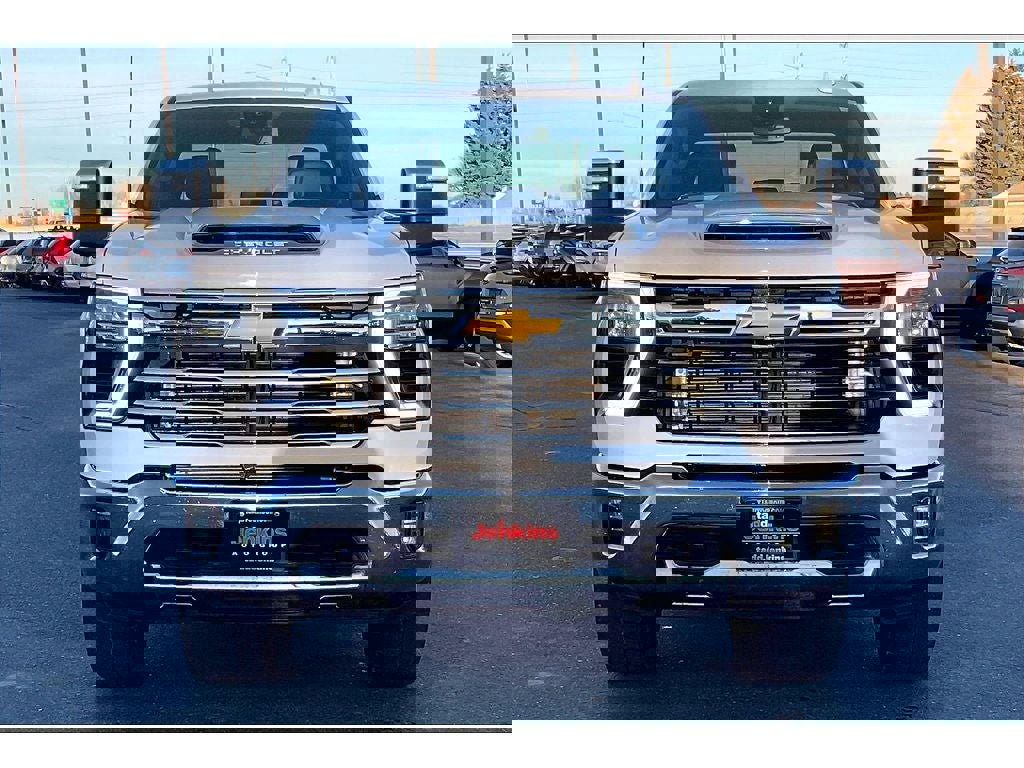 Used 2025 Chevrolet Silverado 3500 LTZ image 3