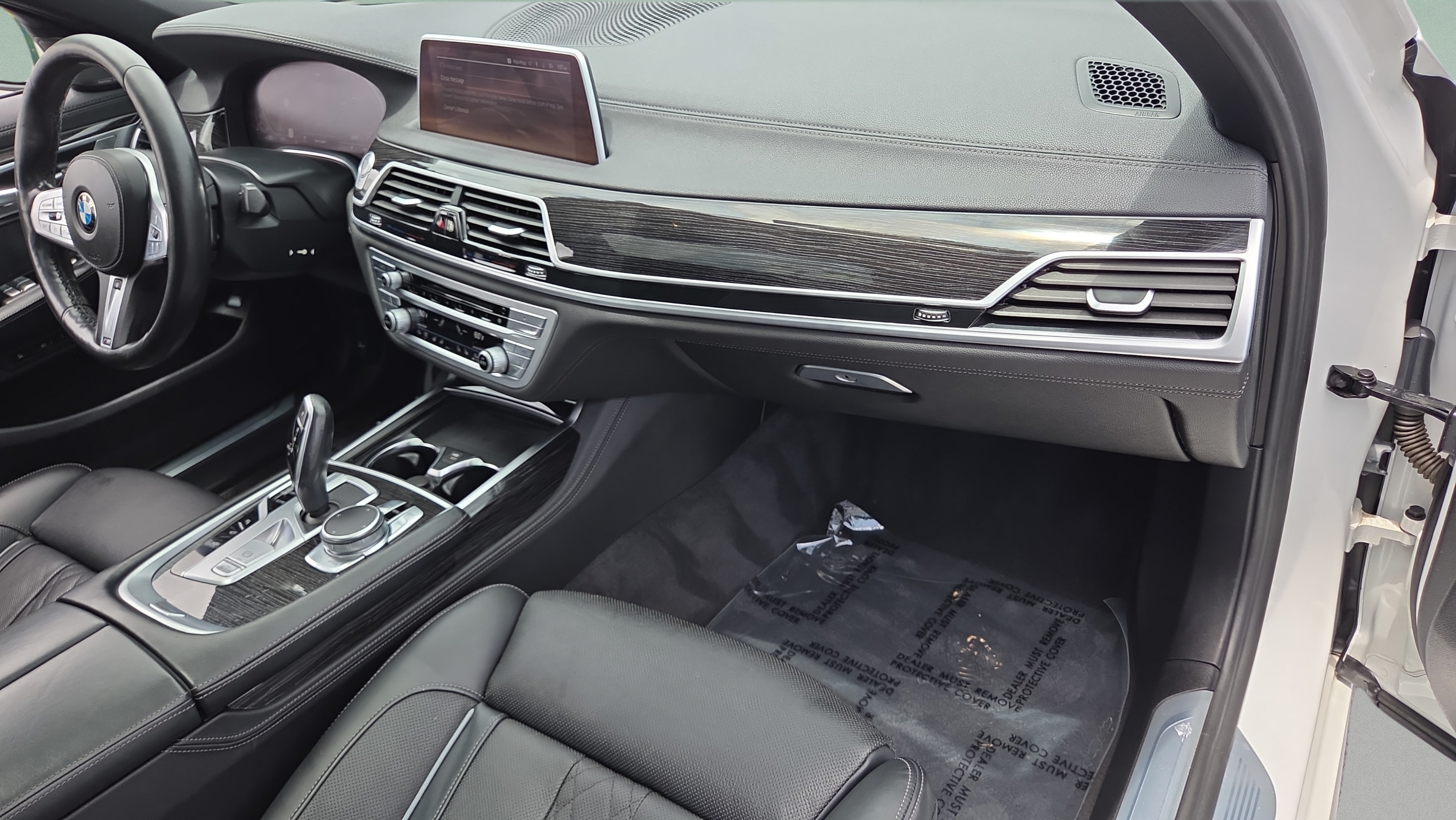 Used 2020 BMW 740i w/ M Sport Package RWD image 16
