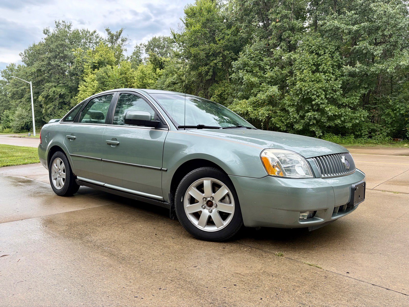 Used 2007 Mercury Montego Luxury FWD image 1