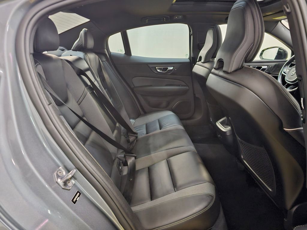 Used 2019 Volvo S60 T5 R-Design image 12