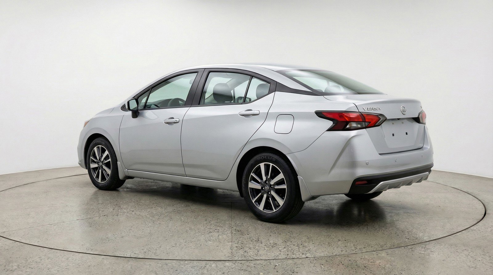 Used 2025 Nissan Versa SV image 6