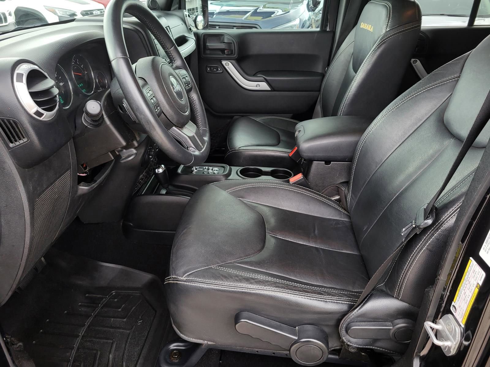 Used 2013 Jeep Wrangler Unlimited Sahara w/ Connectivity Group AWD/4WD image 18
