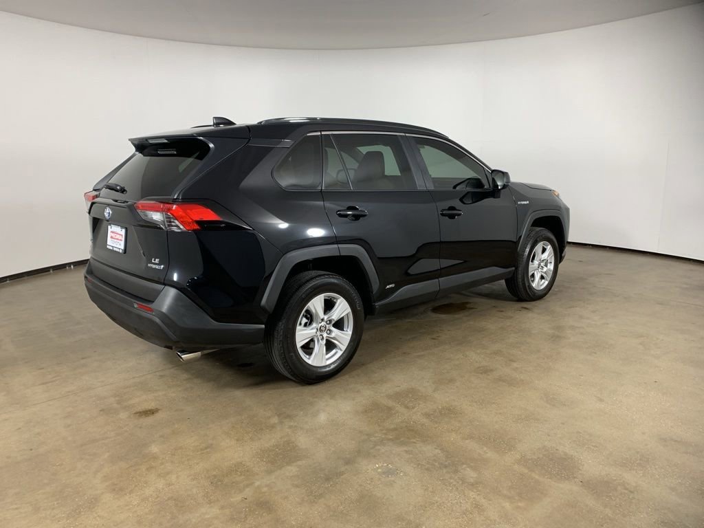 Used 2021 Toyota RAV4 LE image 8