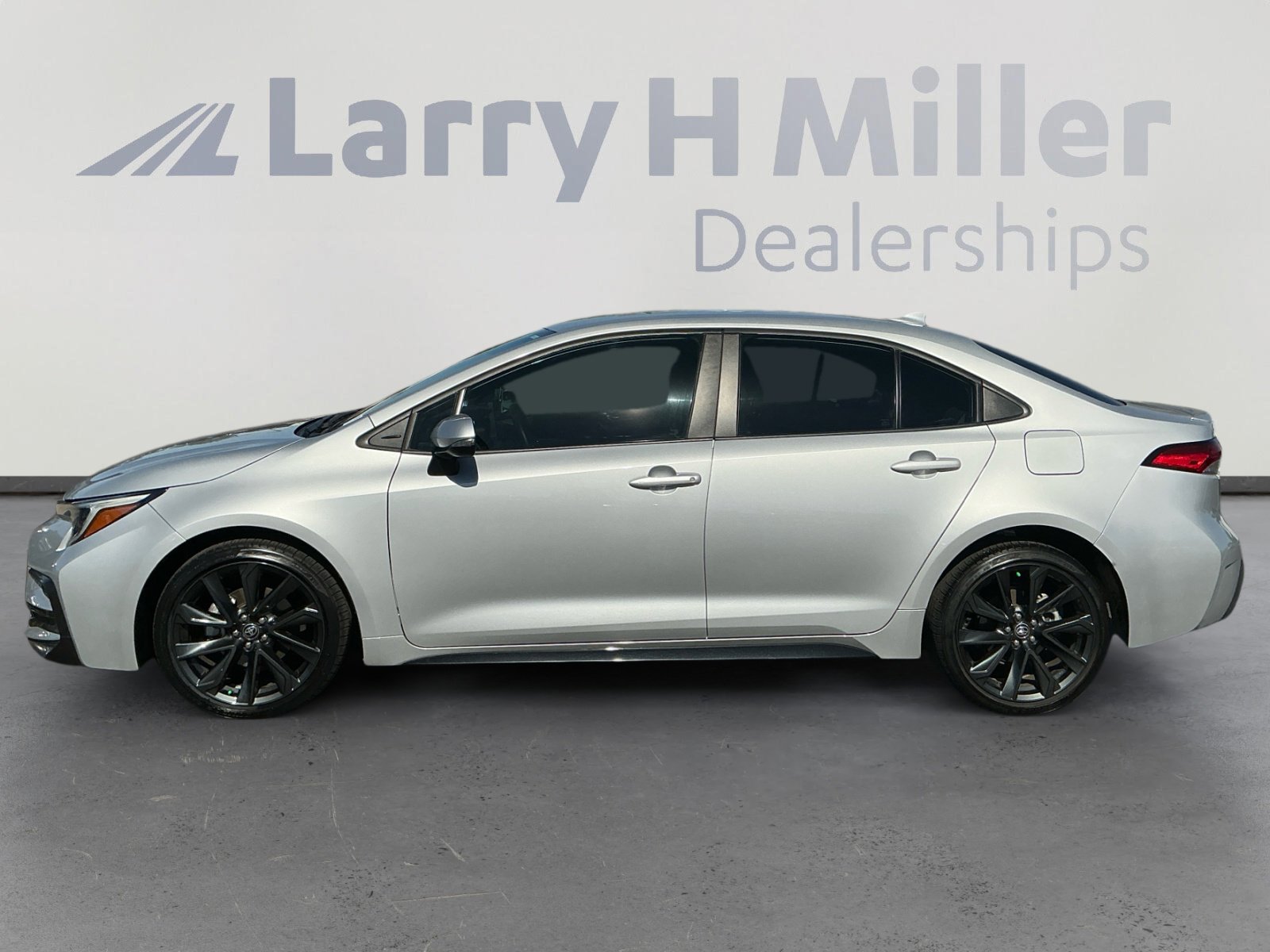 Certified 2024 Toyota Corolla SE w/ SE Convenience Package image 2