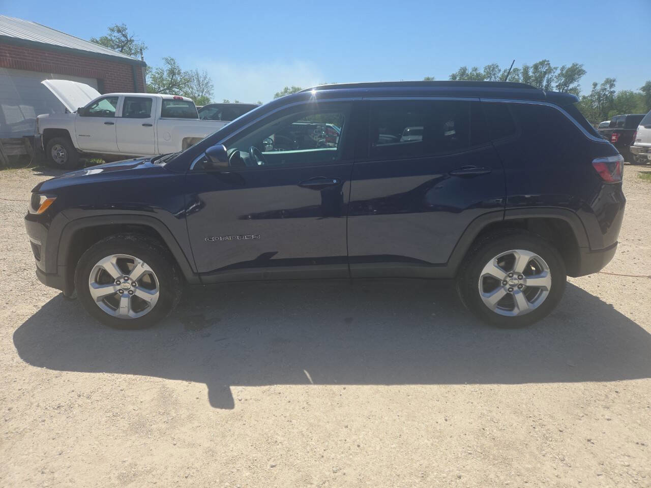 Used 2017 Jeep Compass Latitude w/ Popular Equipment Group AWD/4WD image 5