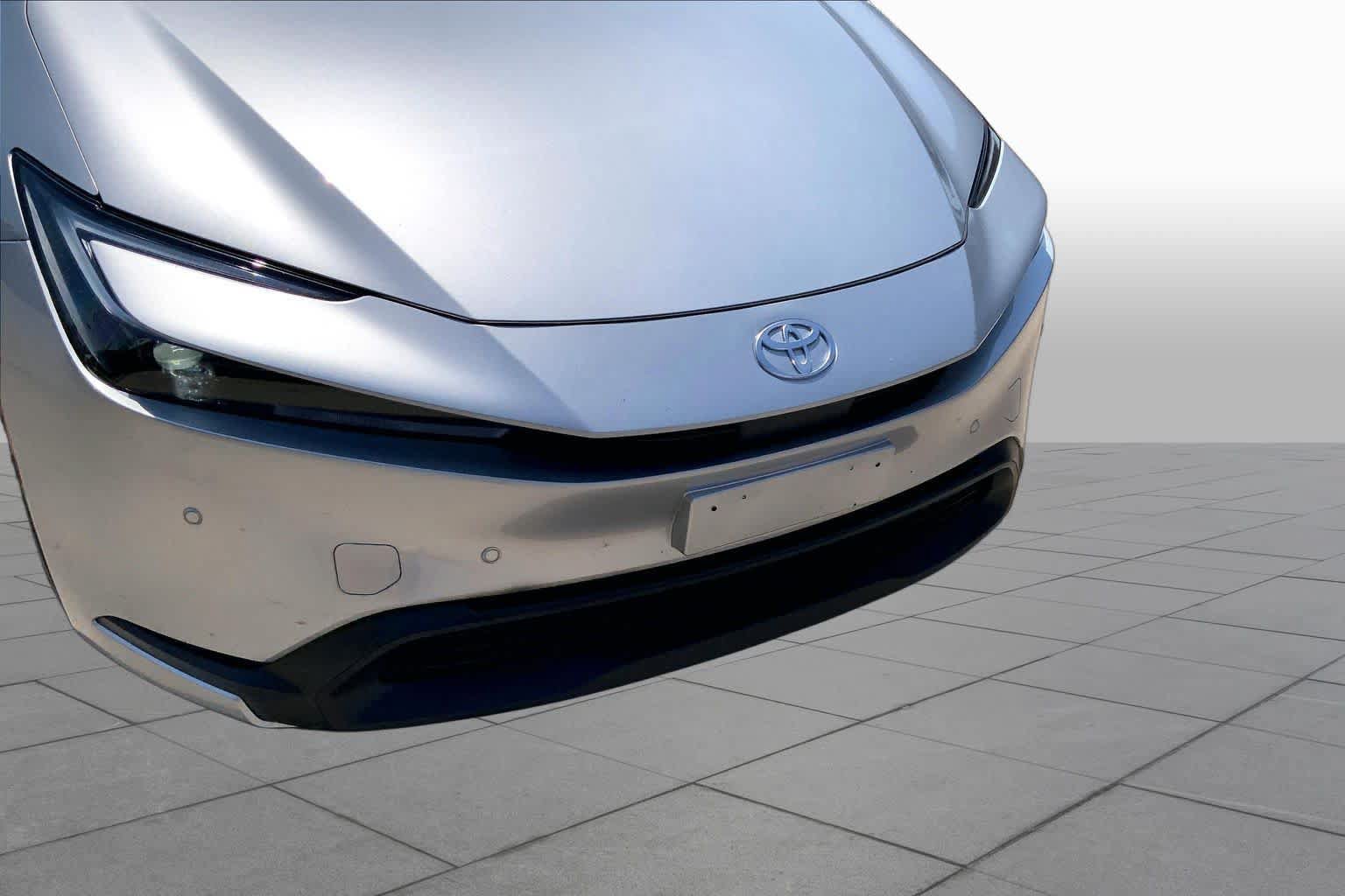 Used 2024 Toyota Prius LE FWD image 28