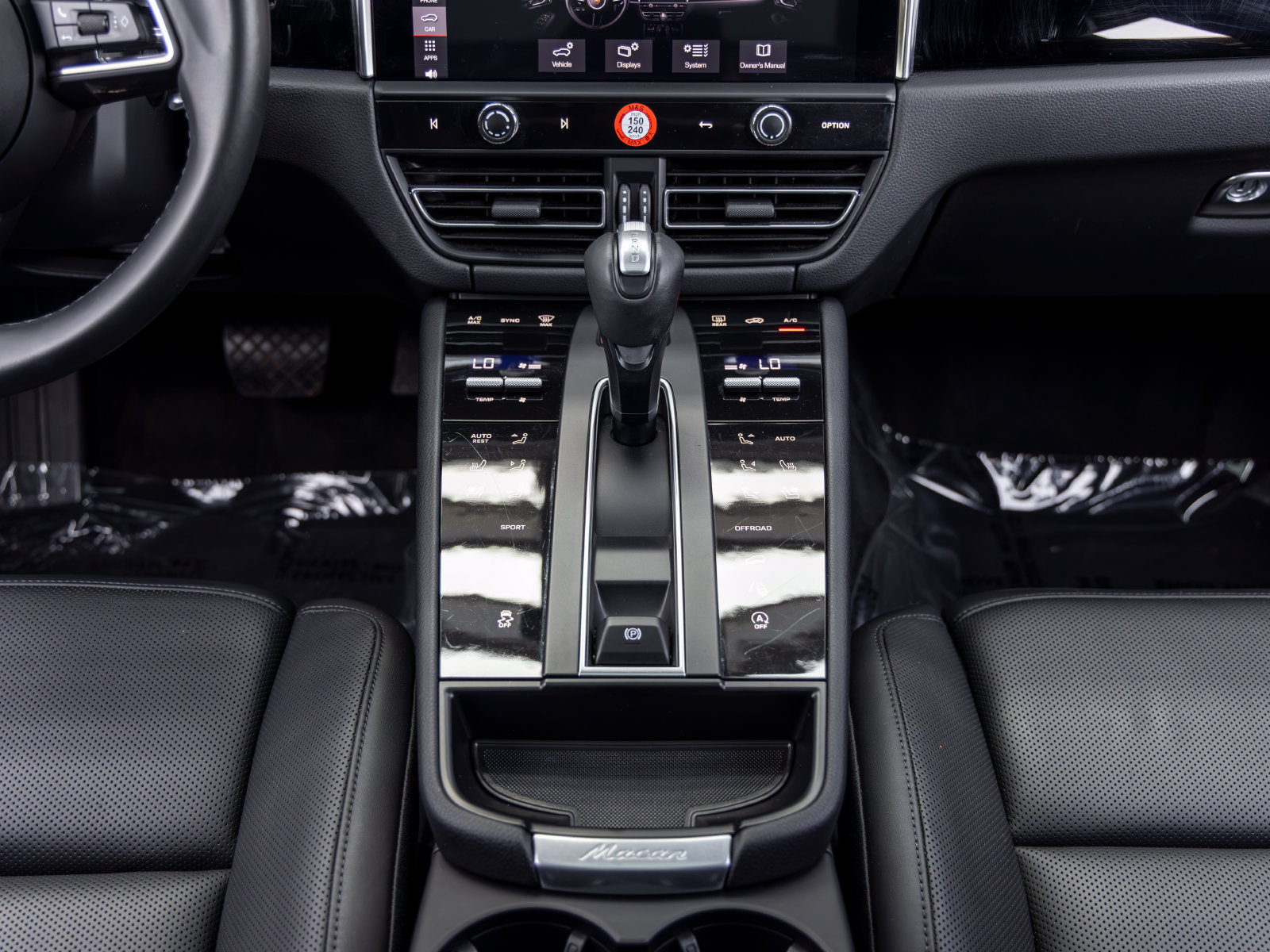 Certified 2023 Porsche Macan AWD/4WD image 44