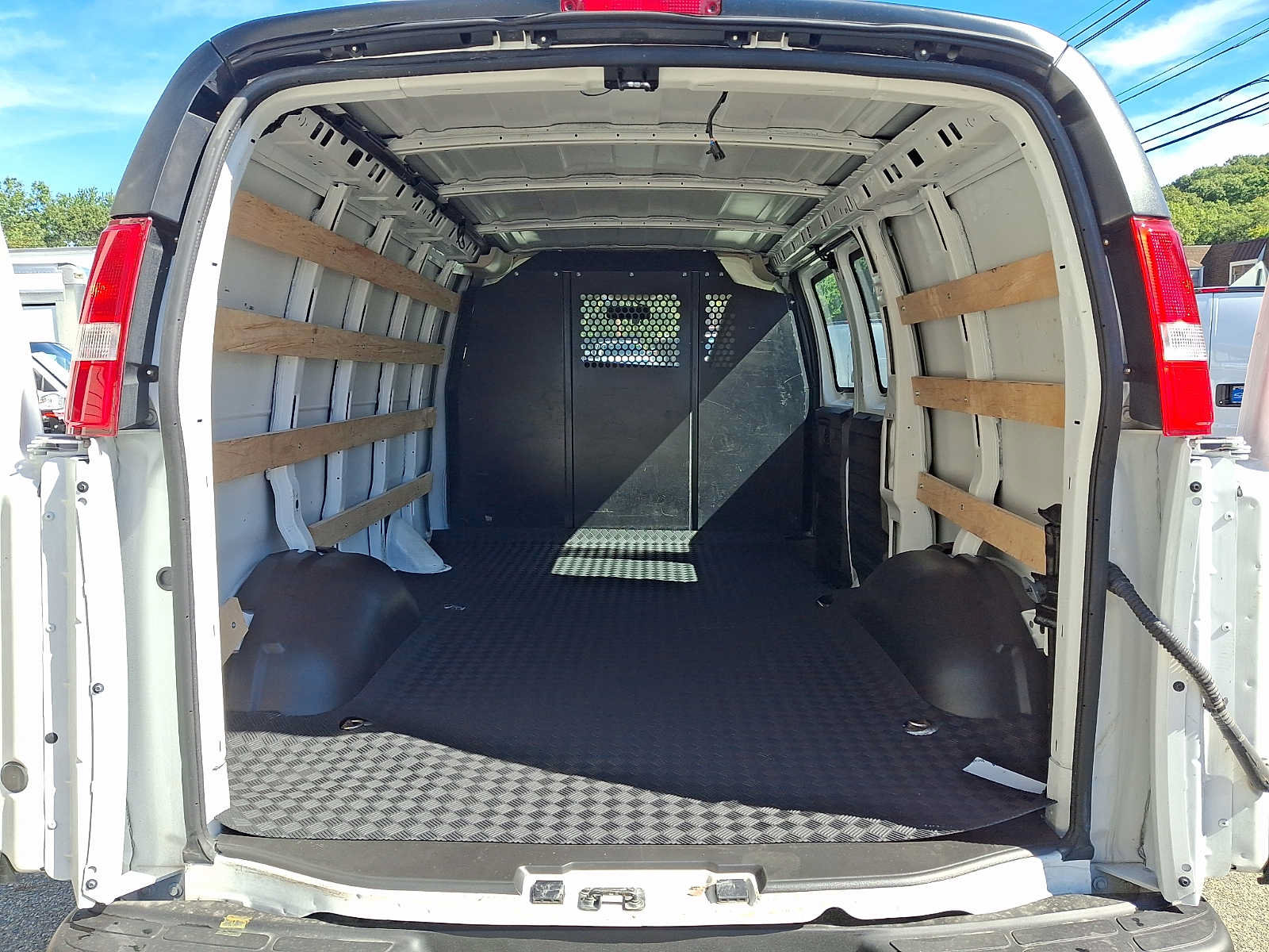 Used 2025 Chevrolet Express 2500 w/ Driver Convenience Package RWD image 28