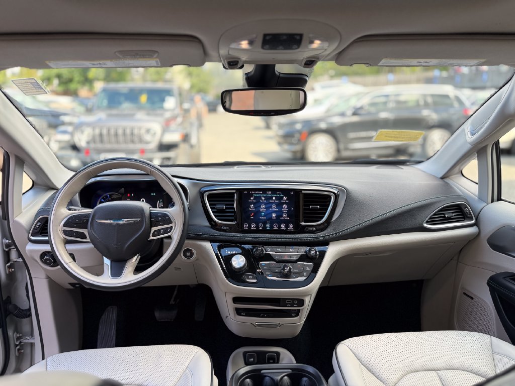 Used 2019 Chrysler Pacifica Limited w/ Advanced Safetytec Group FWD image 9