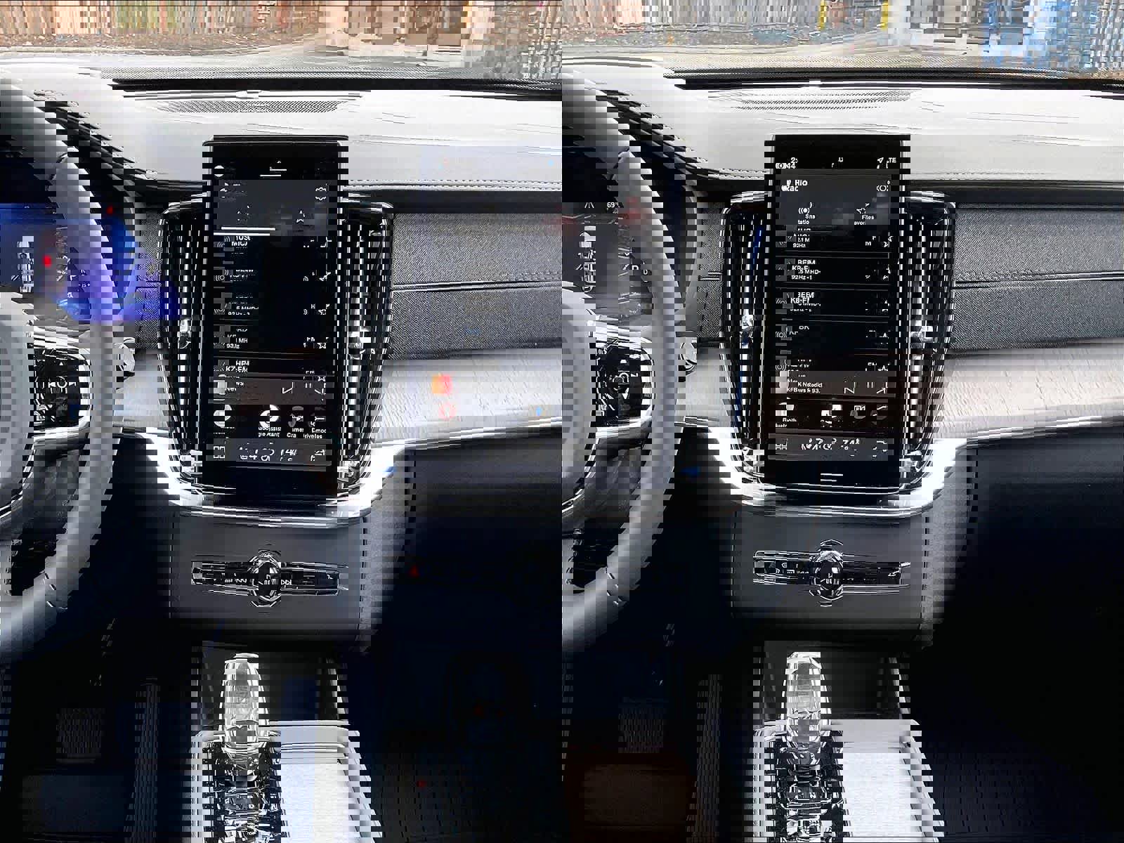 New 2026 Volvo XC90 T8 Ultra w/ Protection Package image 9