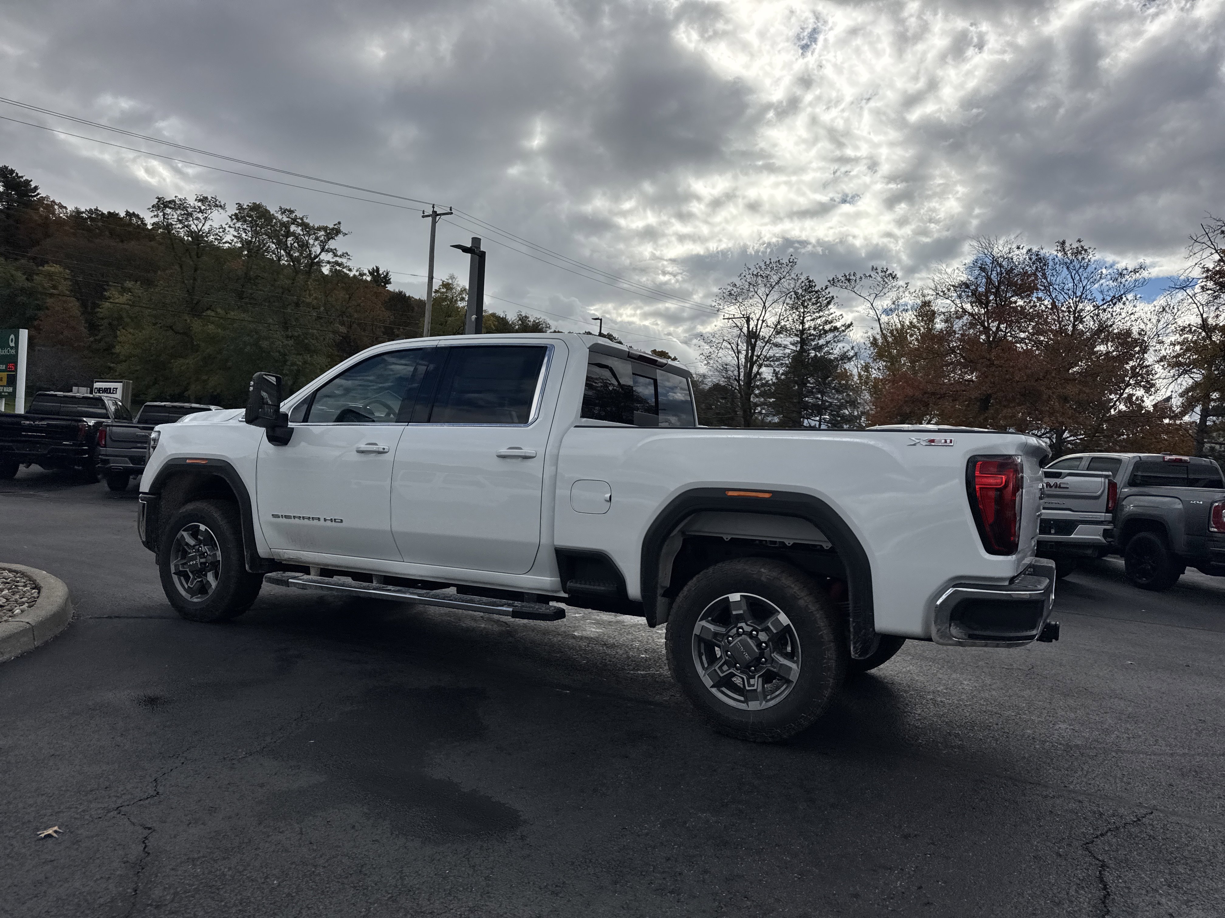 New 2026 GMC Sierra 2500 SLE w/ Preferred Package image 8