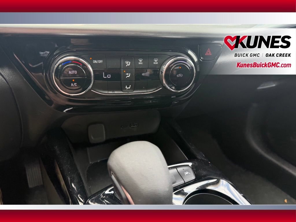 Used 2025 Chevrolet Trax LT FWD image 15