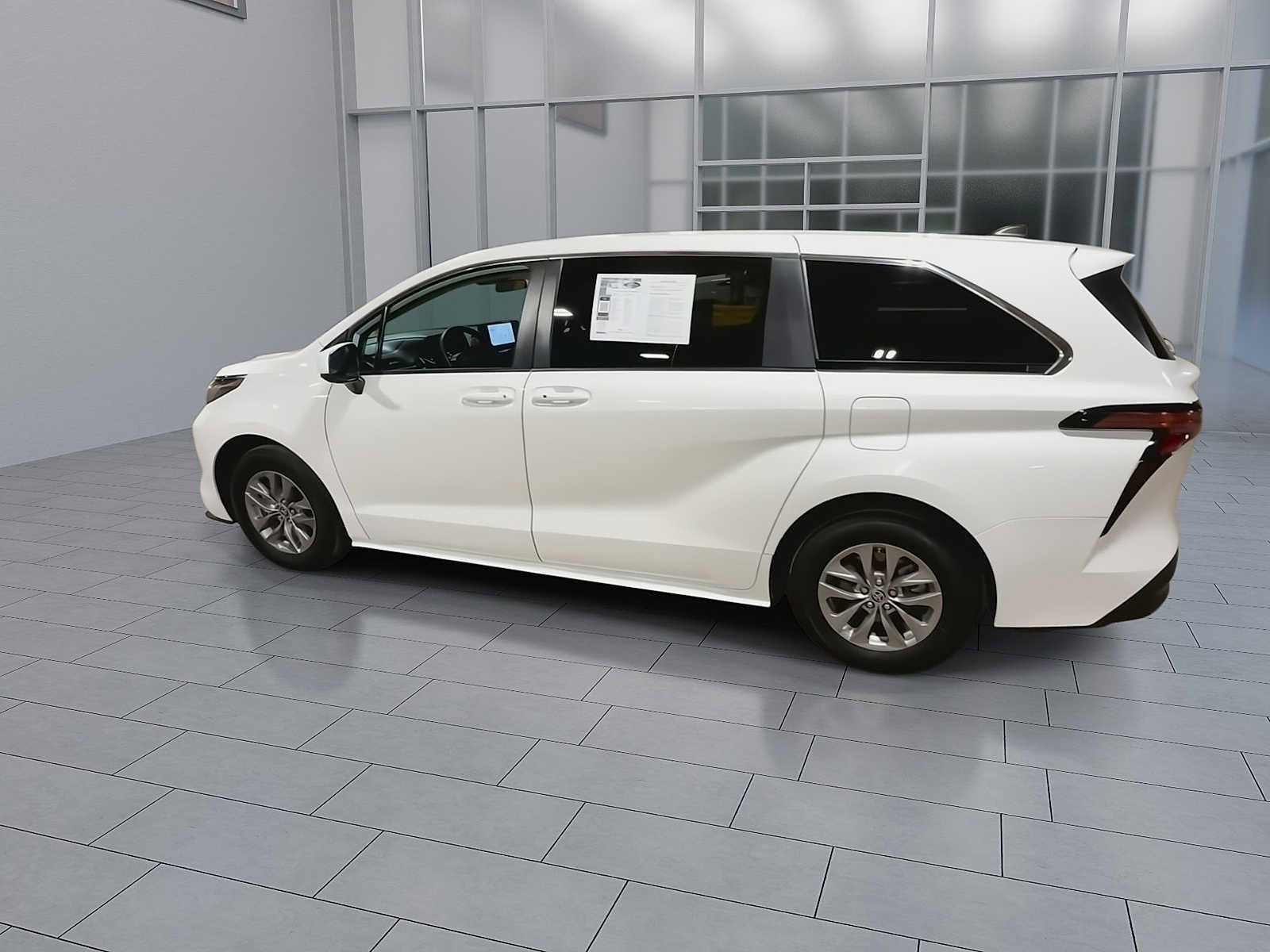 Certified 2022 Toyota Sienna LE FWD image 6