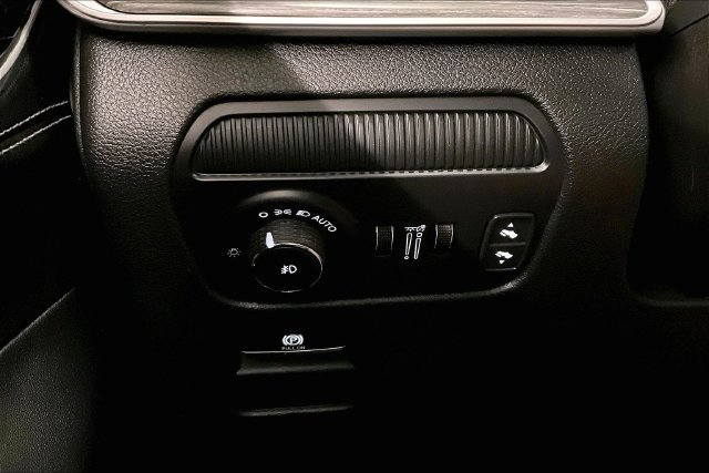 Used 2023 Jeep Wagoneer Series III w/ Premium Group I AWD/4WD image 39