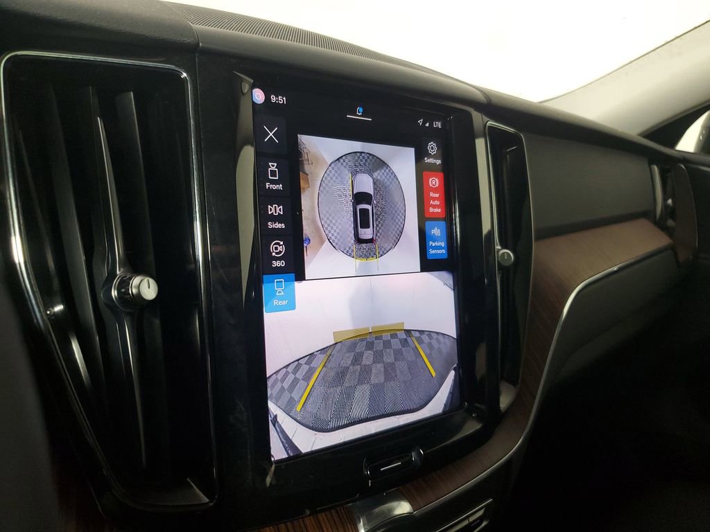 Certified 2024 Volvo XC60 B5 Plus w/ Protection Package Premier AWD/4WD image 29