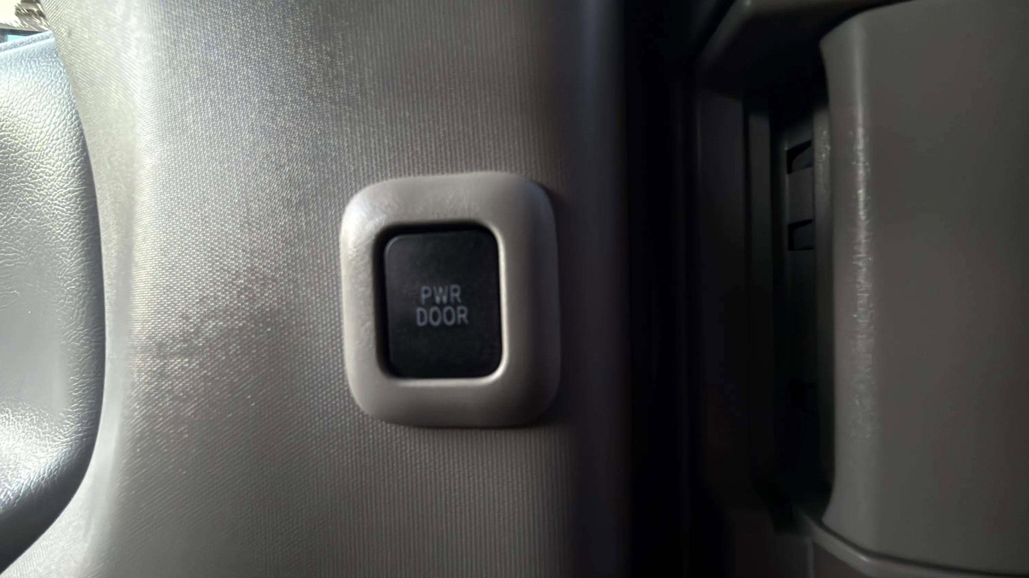 Used 2018 Toyota Sienna XLE image 42